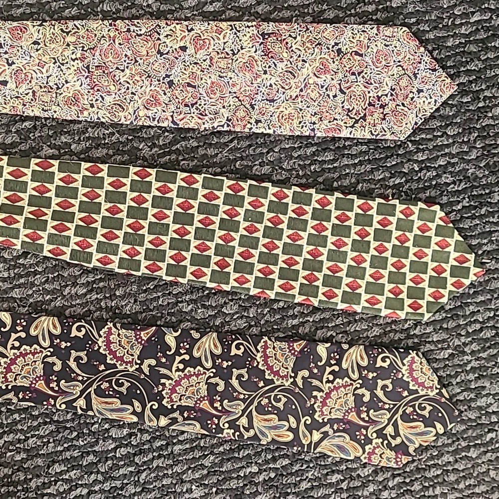 SILK TIE BUNDLE THREE ALL SILK IMPORTED‎ TIES